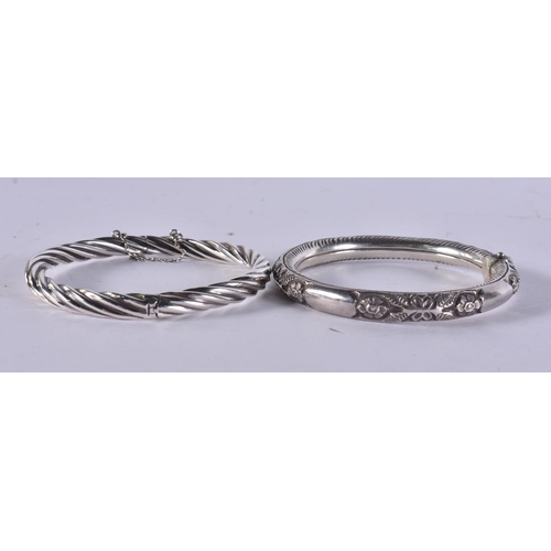 1213 - Collection of Sterling Silver Bangles inc. Twist, Safety Chain x 2 (37g).