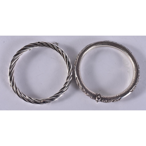 1213 - Collection of Sterling Silver Bangles inc. Twist, Safety Chain x 2 (37g).