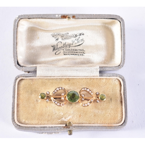 1218 - AN ANTIQUE YELLOW METAL PERIDOT AND PEARL B BROOCH. 4.3 grams. 4 cm x 1.25 cm.