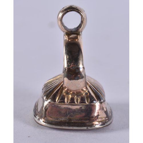 1249 - AN ANTIQUE YELLOW METAL AND AGATE SEAL. 13.1 grams. 3 cm x 2.5 cm.