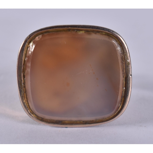 1249 - AN ANTIQUE YELLOW METAL AND AGATE SEAL. 13.1 grams. 3 cm x 2.5 cm.