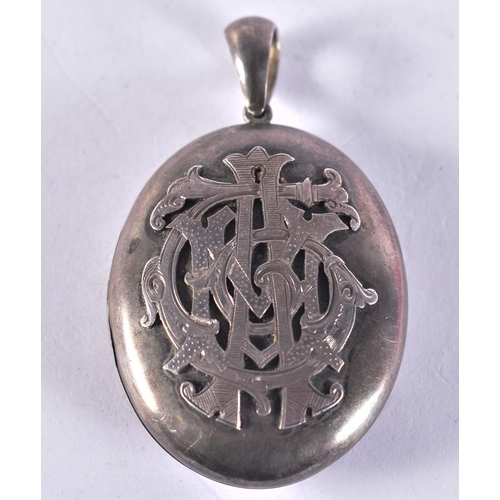 1253 - Sterling Silver Antique Locket (36g). 6 cm x 3 cm.