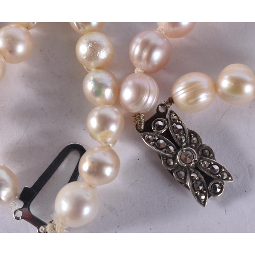 1266 - A PEARL NECKLACE. 78 grams. 45 cm long.