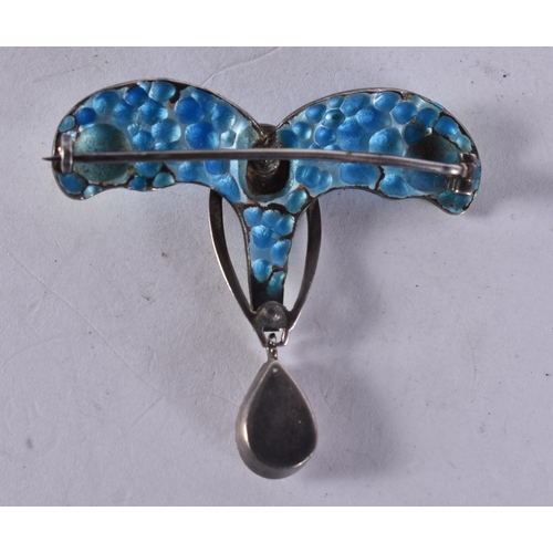 1282 - AN ART NOUVEAU SILVER ENAMEL AND PEARL BROOCH. 7.4 grams. 4 cm x 4.25 cm.