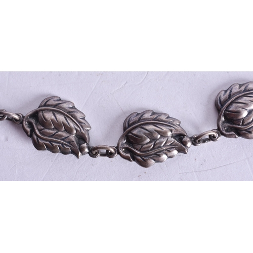 1338 - A SILVER NECKLACE. 69.2 grams. 37 cm long.