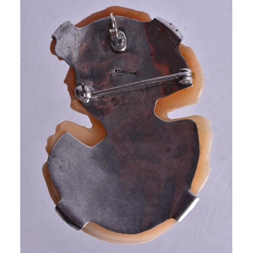 1360 - A SILVER AND CAMEO SHELL BROOCH. 20 grams. 5.5 cm x 4 cm.