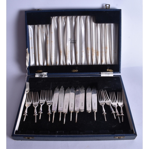 1466 - SILVER FLATWARE. 486 grams. (qty)
