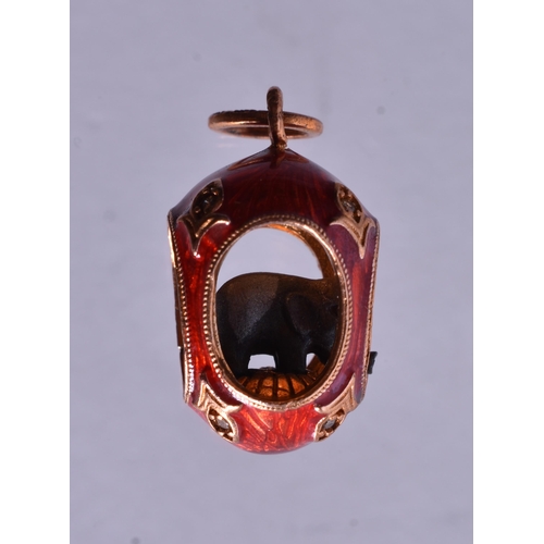 1476 - A 14 Carat Gold and Red Enamel Pendant inset with an Elephant.  Stamped 56, 2.6cm x 1.3cm x 1.3cm, w... 