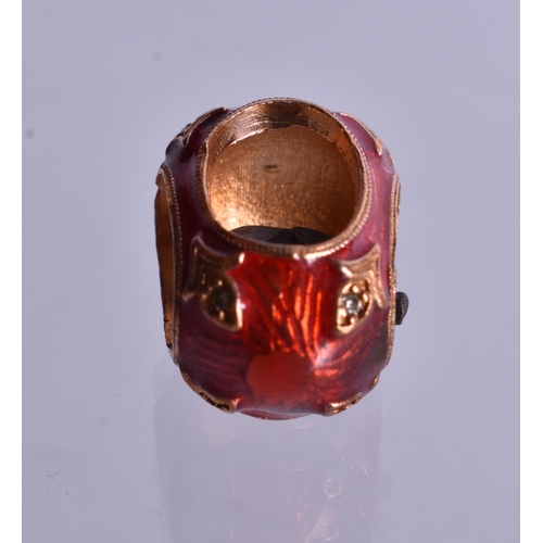 1476 - A 14 Carat Gold and Red Enamel Pendant inset with an Elephant.  Stamped 56, 2.6cm x 1.3cm x 1.3cm, w... 