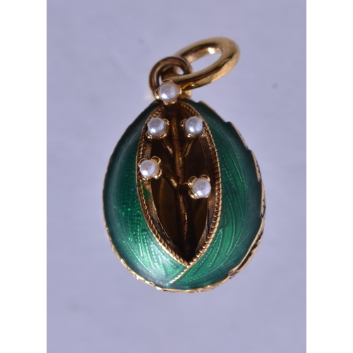 1490 - A Gilt Mounted Lily Pendant.  2.6cm x 1.5cm, weight 6.4g