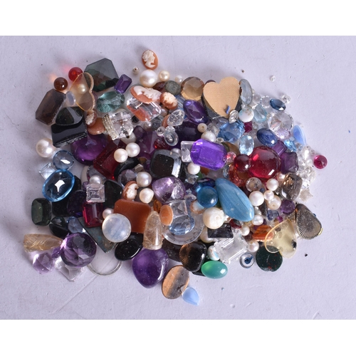 1512 - A Large Quantity of Loose Gemstones.  Total weight 118g (qty)