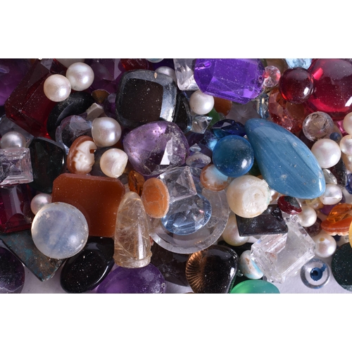 1512 - A Large Quantity of Loose Gemstones.  Total weight 118g (qty)