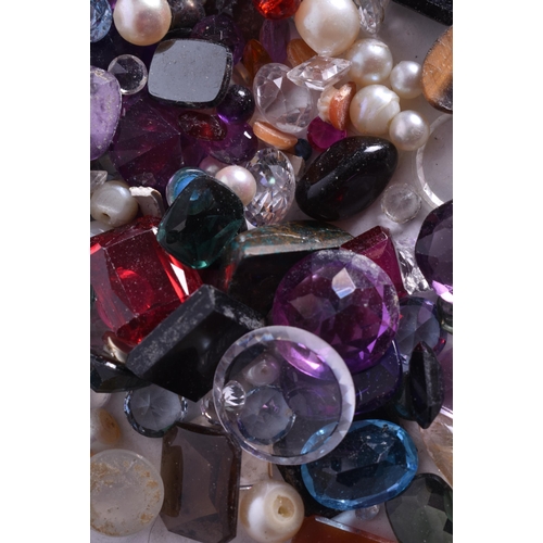 1512 - A Large Quantity of Loose Gemstones.  Total weight 118g (qty)