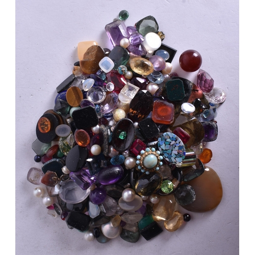 1513 - A Large Quantity of Loose Gemstones.  Total weight 231g (qty)