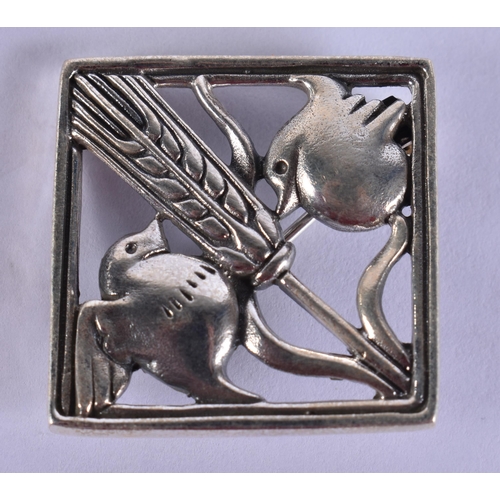1577 - A Sterling Silver Bird Brooch.  2.4cm x 2.4cm, weight 6.3g