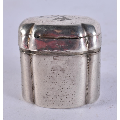 1624 - A Continental Silver Snuff Box.  Dutch Marks.  3.5cm x 3.6cm x 2.7cm, weight 20.8g