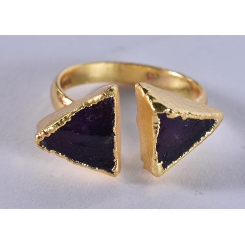1654 - A Sefa Huyuk Style Ring.  Size O, weight 3.9g