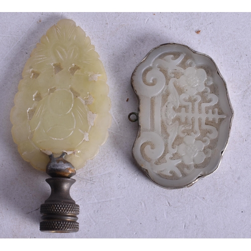 1819 - A Carved Jade Finial and Pendant.  Finial 8.2cm x 3.8cm, total weight 44.3g (2)