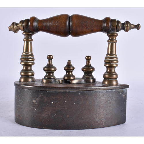 1933 - AN ANTIQUE IRON. 16 cm x 16 cm.