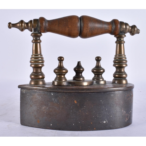 1933 - AN ANTIQUE IRON. 16 cm x 16 cm.