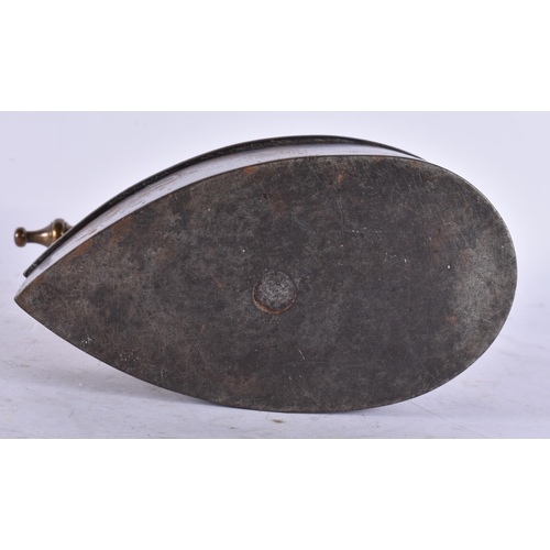 1933 - AN ANTIQUE IRON. 16 cm x 16 cm.