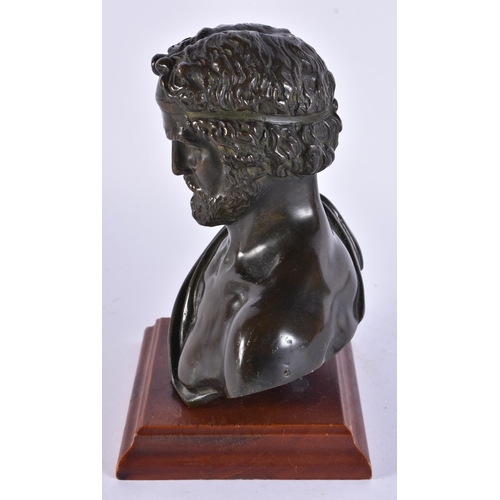 1968 - A 19TH CENTURY EUROPEAN GRAND TOUR BRONZE FIGURE OF A MALE. 21 cm x 12 cm.