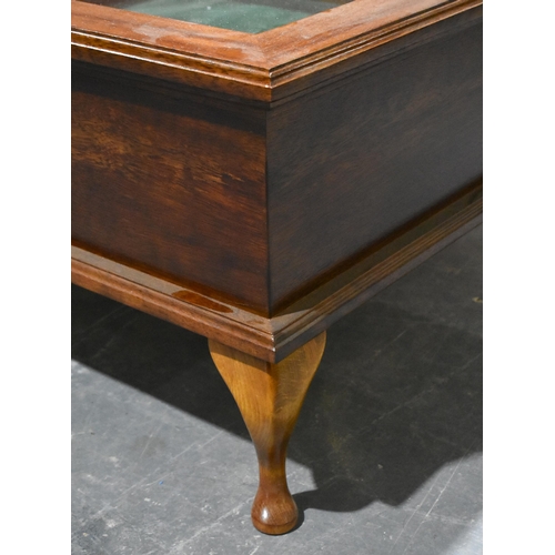 1984 - A FINE CUSTOM MADE MAHOGANY GLASS DISPLAY CASE upon cabriole legs.  104 cm x 45 cm.