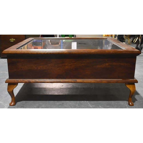 1984 - A FINE CUSTOM MADE MAHOGANY GLASS DISPLAY CASE upon cabriole legs.  104 cm x 45 cm.