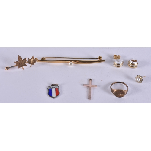 1993 - A ROLLED GOLD BROOCH together other jewellery. 9 grams. (qty)