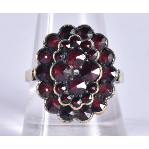 1997 - AN ANTIQUE GARNET RING. S. 4.9 grams.