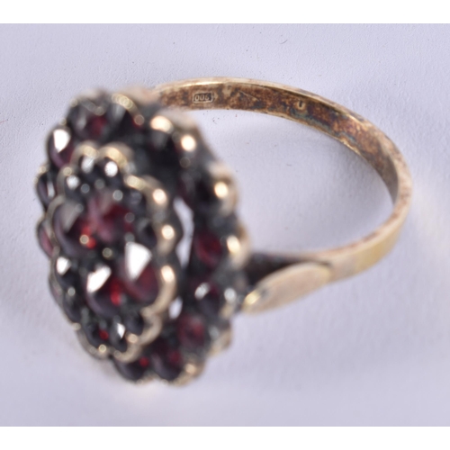 1997 - AN ANTIQUE GARNET RING. S. 4.9 grams.