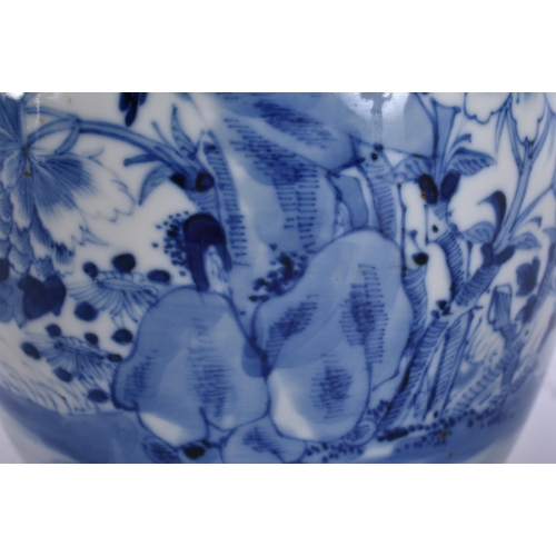 2004 - A 19TH CENTURY CHINESE BLUE AND WHITE PORCELAIN ARROW VASE bearing Kangxi to marks to base. 21 cm hi... 