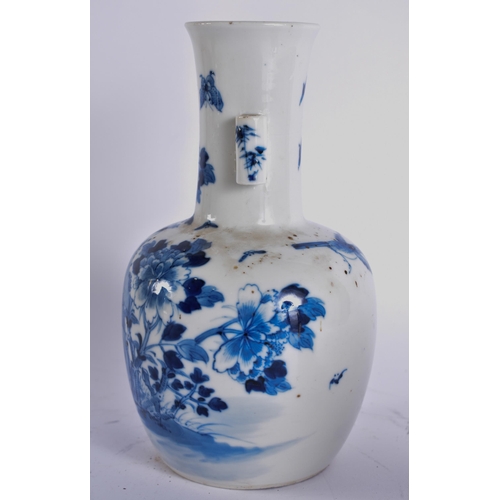 2004 - A 19TH CENTURY CHINESE BLUE AND WHITE PORCELAIN ARROW VASE bearing Kangxi to marks to base. 21 cm hi... 
