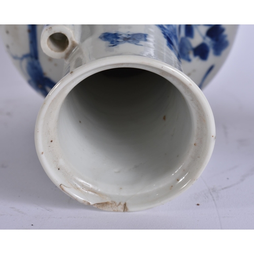 2004 - A 19TH CENTURY CHINESE BLUE AND WHITE PORCELAIN ARROW VASE bearing Kangxi to marks to base. 21 cm hi... 