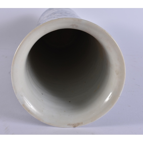 2006 - A LARGE 19TH CENTURY CHINESE BLUE AND WHITE PORCELAIN VASE Qing, painted with birds and foliage. 36 ... 