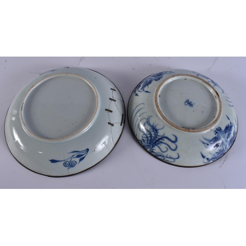 2014 - TWO 18TH CENTURY CHINESE VIETNAMESE BLUE AND WHITE PORCELAIN DISHES. Largest 22 cm wide. (2)