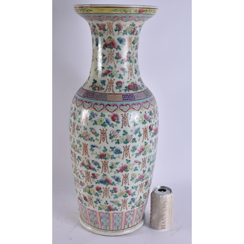 2048 - A LARGE 19TH CENTURY CHINESE CANTON FAMILLE ROSE PORCELAIN VASE Late Qing. 56 cm high.