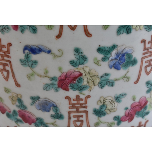 2048 - A LARGE 19TH CENTURY CHINESE CANTON FAMILLE ROSE PORCELAIN VASE Late Qing. 56 cm high.