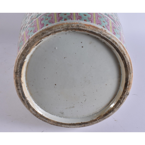 2048 - A LARGE 19TH CENTURY CHINESE CANTON FAMILLE ROSE PORCELAIN VASE Late Qing. 56 cm high.