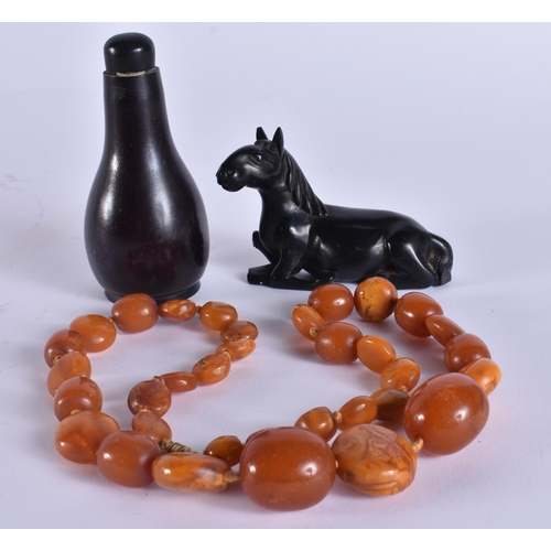 2049 - A BUTTERSCOTCH AMBER NECKLACE together with a cherry amber snuff bottle & a stone horse. Necklace 49... 