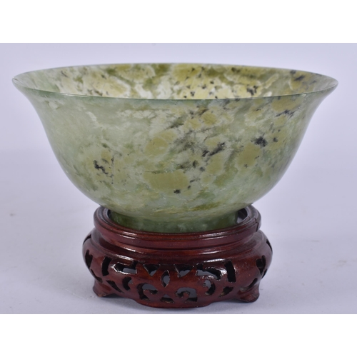 2094 - AN EARLY 20TH CENTURY CHINESE MOSS AGATE BOWL Late Qing/Republic. 14 cm wide.