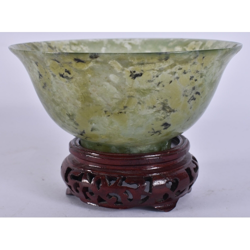 2094 - AN EARLY 20TH CENTURY CHINESE MOSS AGATE BOWL Late Qing/Republic. 14 cm wide.