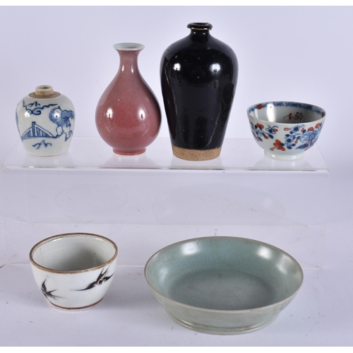 2109 - ASSORTED CHINESE PORCELAIN AND STONEWARE. (qty)
