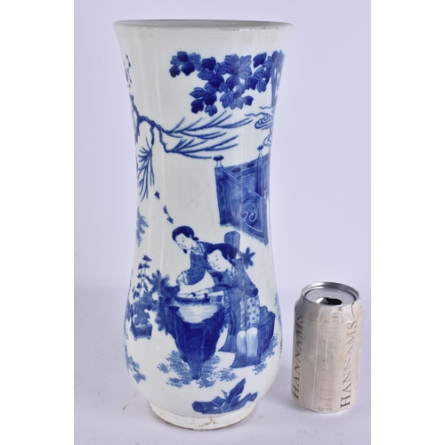 2110 - A LARGE CHINESE BLUE AND WHITE PORCELAIN VASE. 37 cm high.