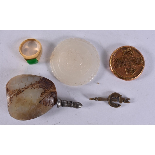 2111 - ASSORTED CHINESE COLLECTABLES. (qty)