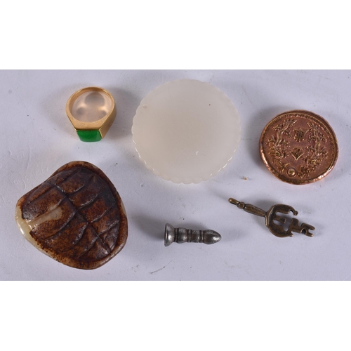 2111 - ASSORTED CHINESE COLLECTABLES. (qty)