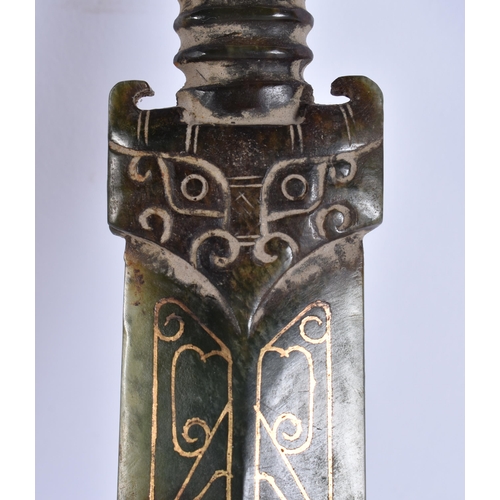 2160 - A CHINESE GOLD INLAID JADE KNIFE. 22 cm long. WE ARE UNABLE TO OFFER IN HOUSE SHIPPING ON THIS LOT