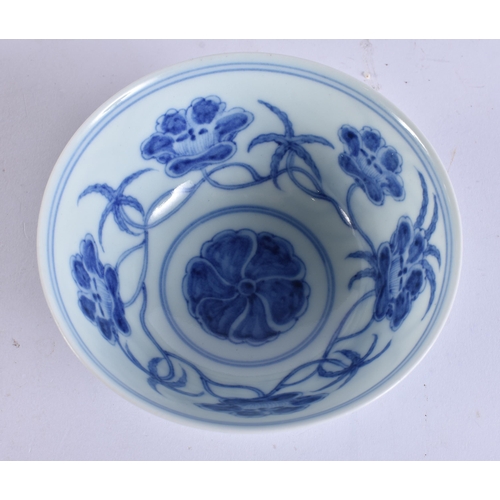 2177 - A CHINESE BLUE AND WHITE PORCELAIN BOWL. 12 cm wide.