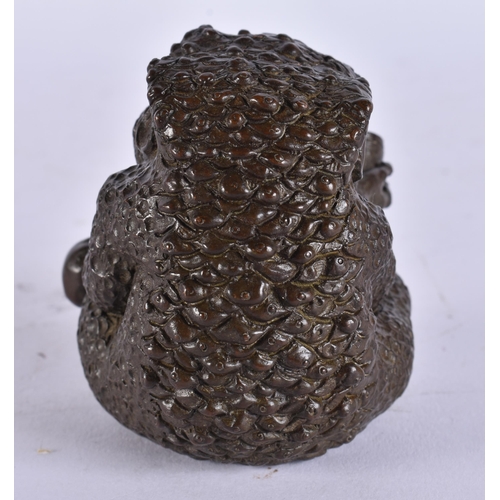 2232 - A JAPANESE BRONZE TOAD. 932 grams. 7 cm x 7.25 cm.