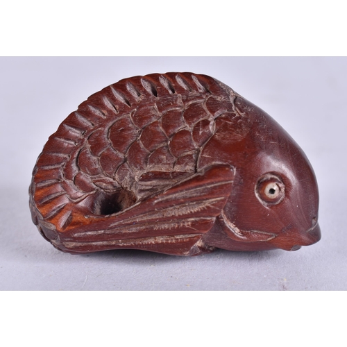 2241 - A JAPANESE WOOD FISH. 10 grams. 4 cm x 2.5 cm.